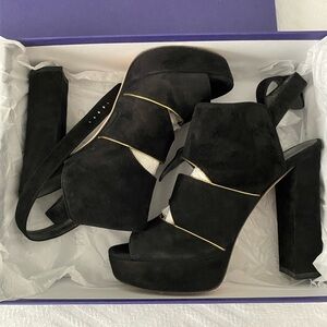 Stuart Weitzman Black and Gold Heels with Elegant Design